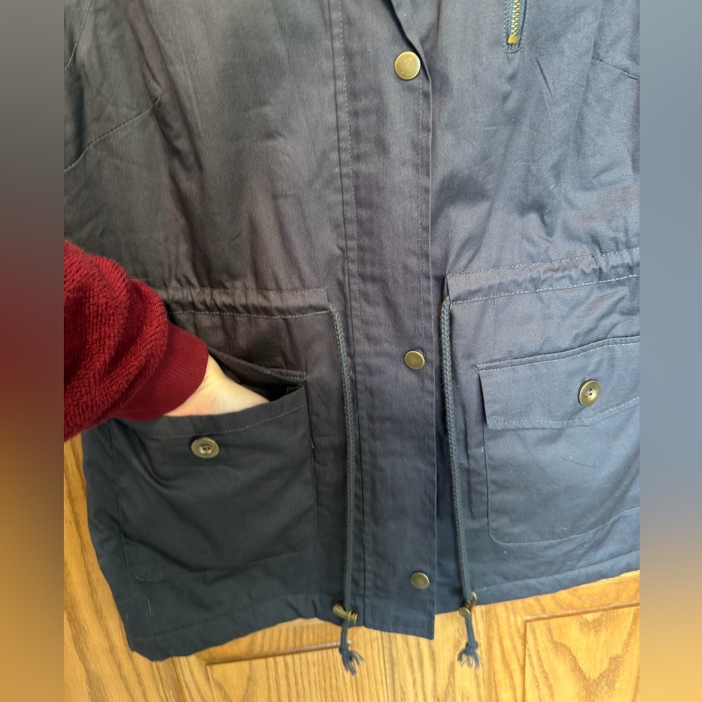 C’EST TOI Fur Lined Hooded Vest - Picture 4 of 7